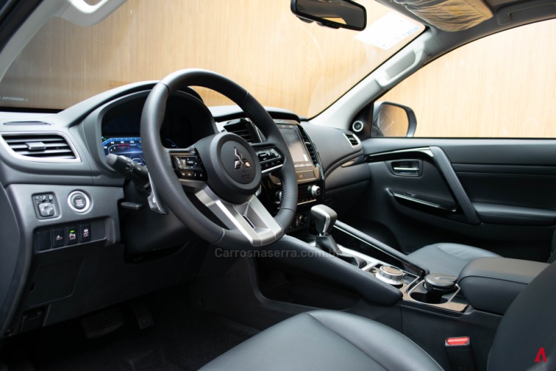 PAJERO SPORT 2.4 LEGEND 4X4 TURBO DIESEL 4P AUTOMÁTICO - 2025 - GARIBALDI