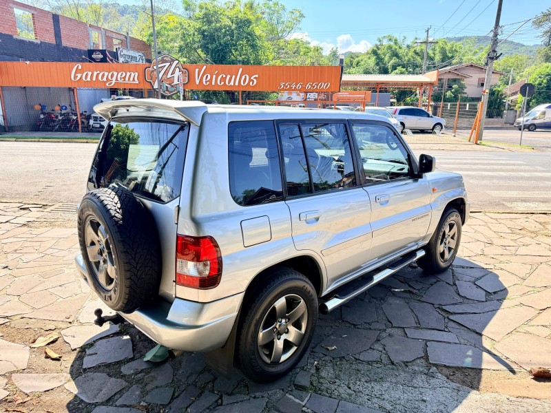 PAJERO TR4 2.0 4X4 16V 131CV GASOLINA 4P AUTOMÁTICO - 2005 - TRêS COROAS