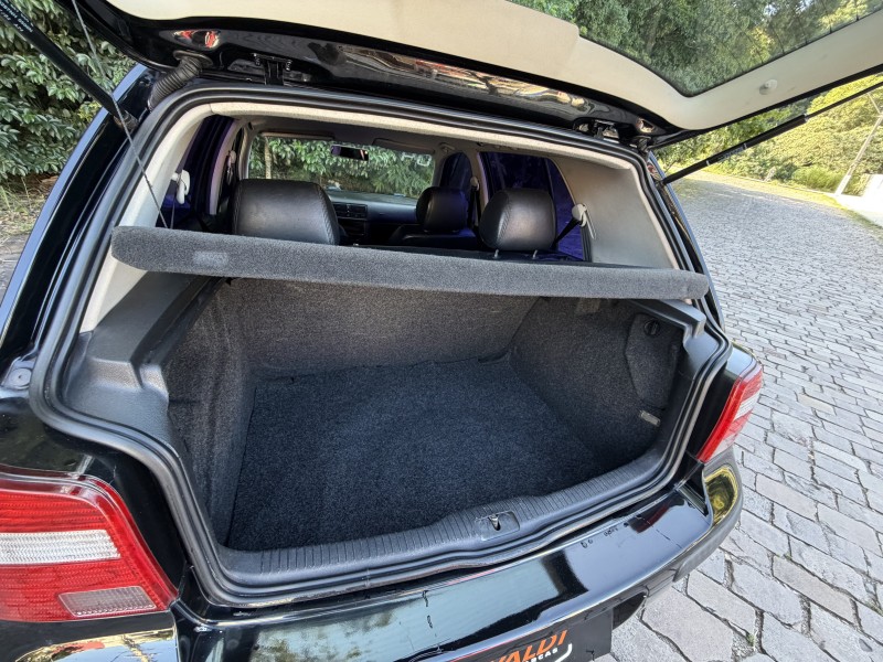 GOLF 2.0 MI 8V GASOLINA 4P MANUAL - 2004 - CAXIAS DO SUL