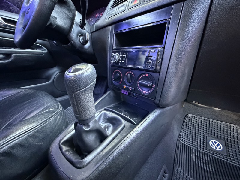 GOLF 2.0 MI 8V GASOLINA 4P MANUAL - 2004 - CAXIAS DO SUL