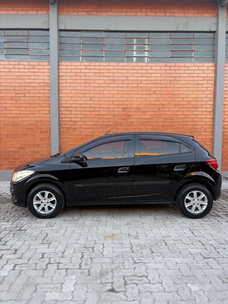 ONIX 1.0 LT 12V FLEX 4P MANUAL - 2013 - CAXIAS DO SUL