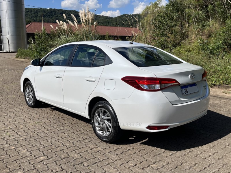 YARIS 1.5 XS SEDAN 16V FLEX 4P AUTOMÁTICO - 2023 - NOVA BASSANO