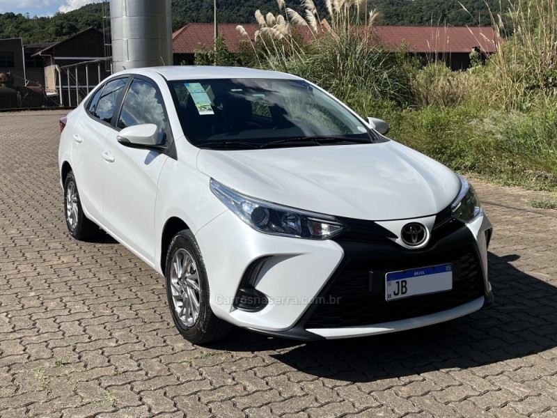 YARIS 1.5 XS SEDAN 16V FLEX 4P AUTOMÁTICO - 2023 - NOVA BASSANO