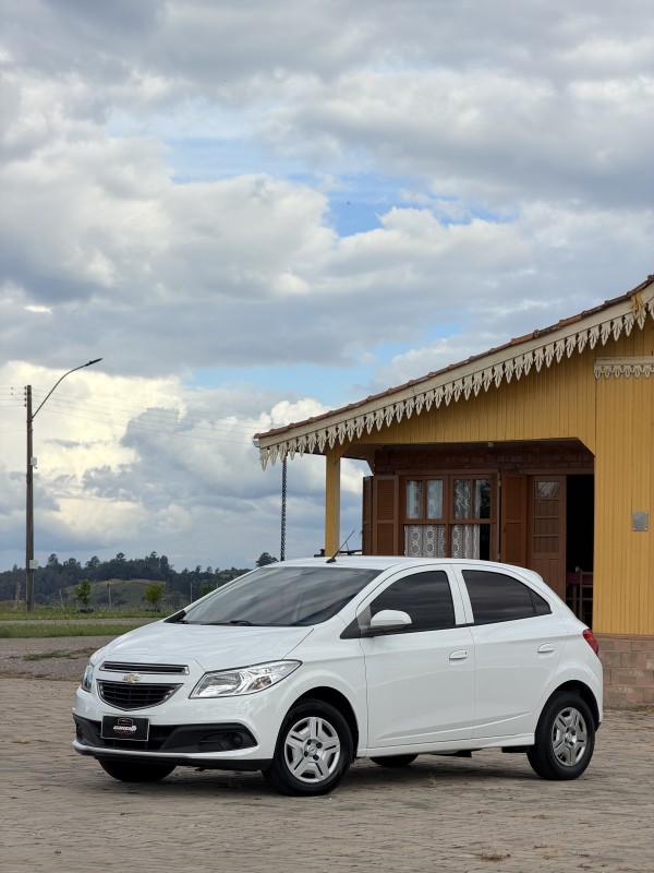 ONIX 1.0 LT PLUS 8V FLEX 4P MANUAL - 2013 - ANTôNIO PRADO