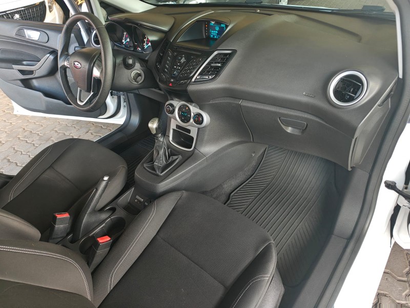 FIESTA 1.6 SE HATCH PLUS 16V FLEX 4P MANUAL - 2016 - FARROUPILHA
