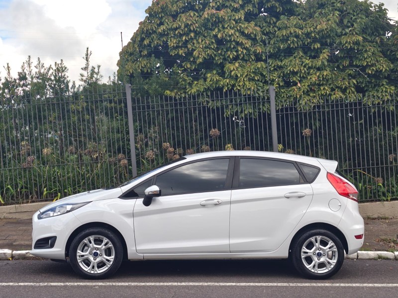 FIESTA 1.6 SE HATCH PLUS 16V FLEX 4P MANUAL - 2016 - FARROUPILHA