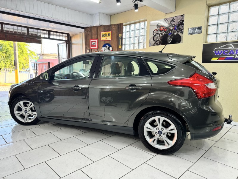 FOCUS 1.6 SE HATCH 16V FLEX 4P AUTOMÁTICO - 2014 - CAXIAS DO SUL