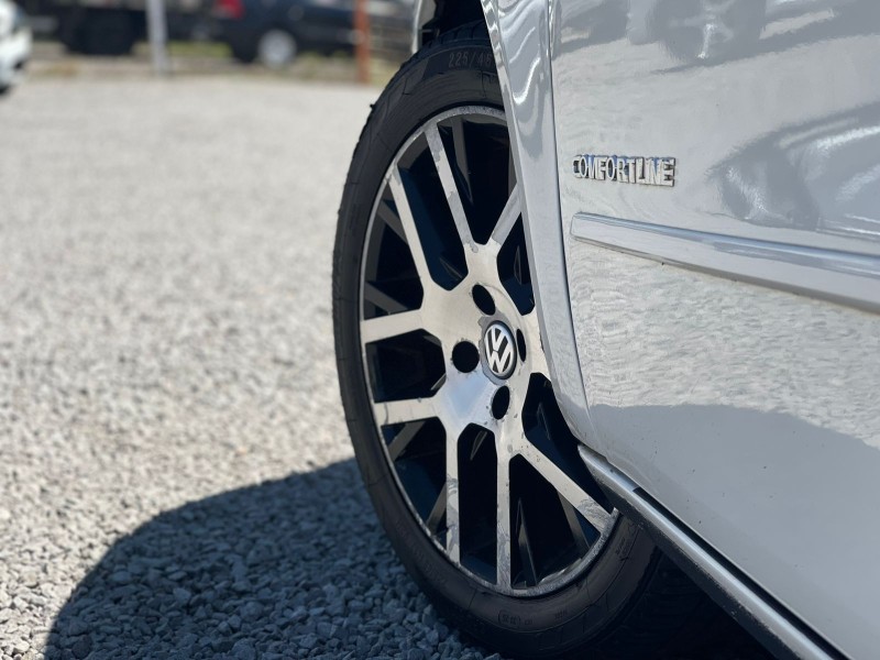 VOYAGE 1.0 MI COMFORTLINE 8V FLEX 4P MANUAL - 2015 - CAXIAS DO SUL