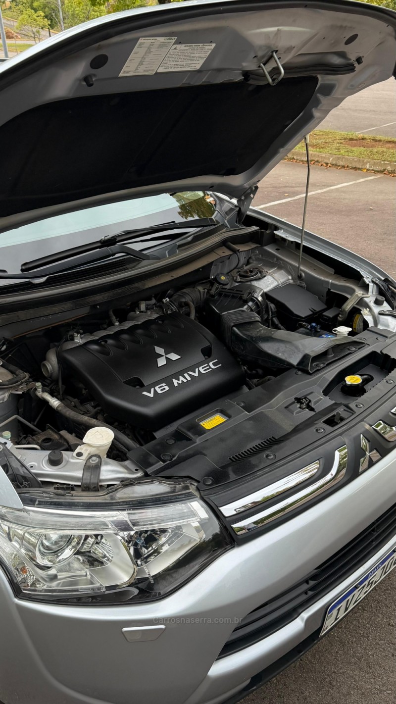 OUTLANDER 3.0 4X4 V6 24V GASOLINA 4P AUTOMÁTICO - 2015 - BENTO GONçALVES