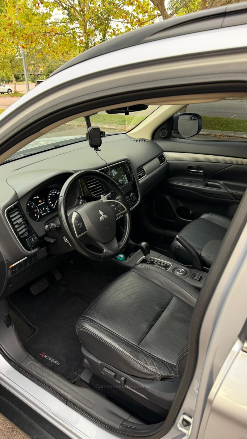 OUTLANDER 3.0 4X4 V6 24V GASOLINA 4P AUTOMÁTICO - 2015 - BENTO GONçALVES