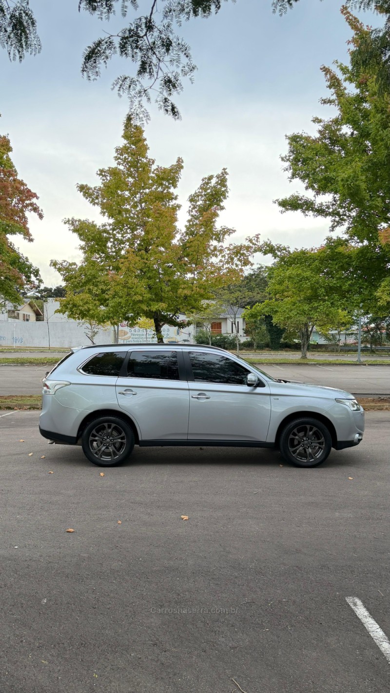 OUTLANDER 3.0 4X4 V6 24V GASOLINA 4P AUTOMÁTICO - 2015 - BENTO GONçALVES