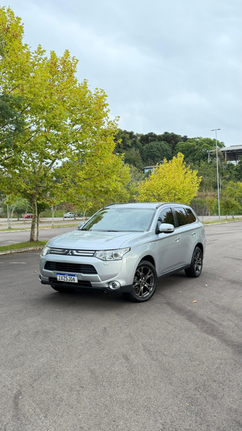 outlander 3.0 4x4 v6 24v gasolina 4p automatico 2015 bento goncalves