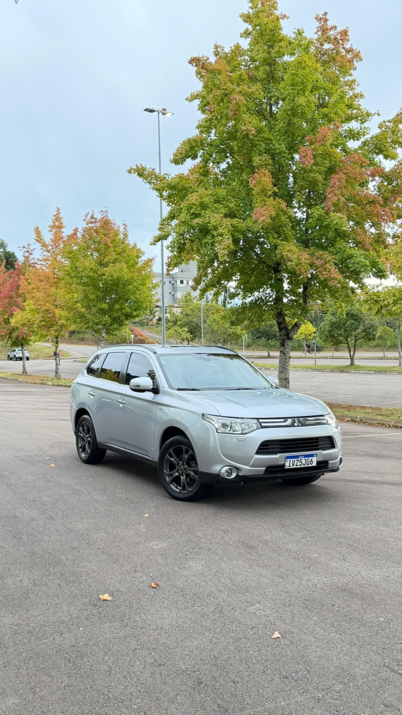 OUTLANDER 3.0 4X4 V6 24V GASOLINA 4P AUTOMÁTICO - 2015 - BENTO GONçALVES