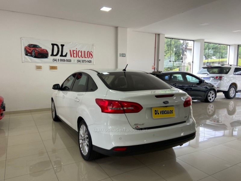 FOCUS 2.0 SE PLUS SEDAN 16V FLEX 4P AUTOMÁTICO - 2017 - NOVA BASSANO