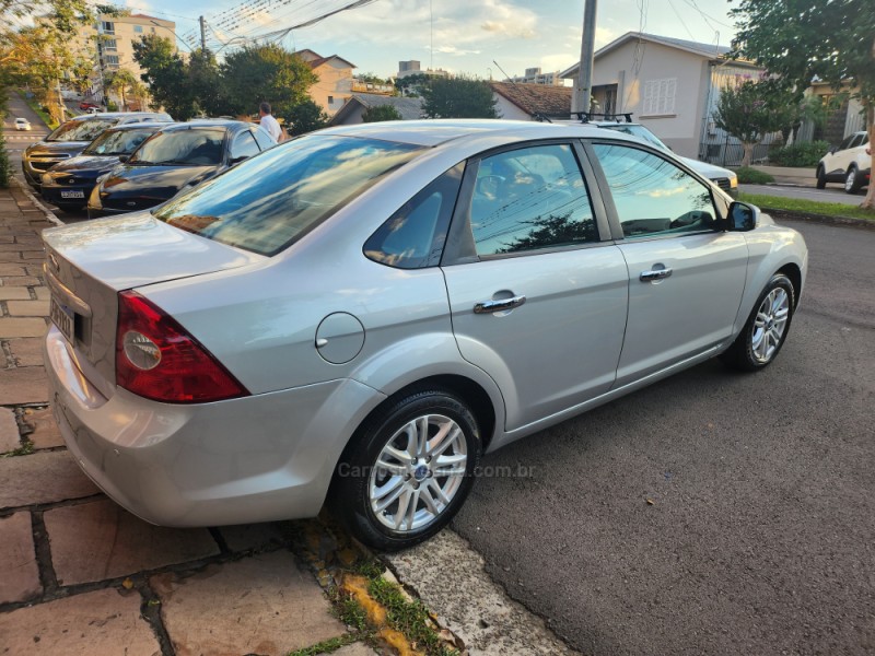 FOCUS 1.6 S SEDAN 16V FLEX 4P MANUAL - 2013 - VERANóPOLIS