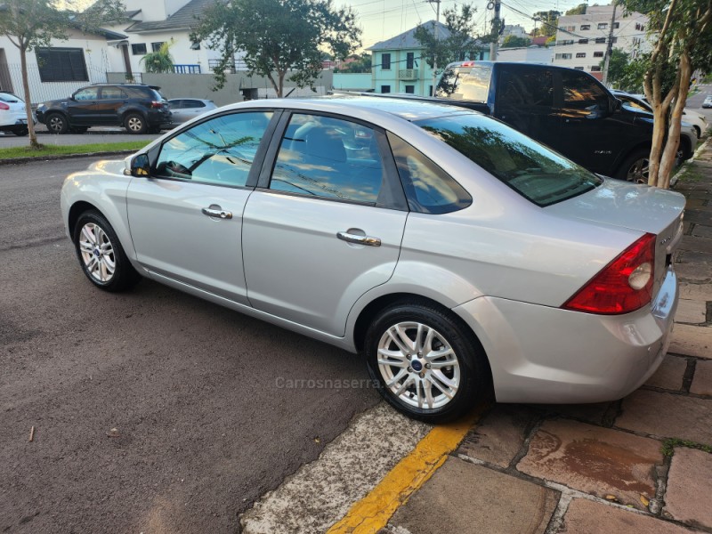 FOCUS 1.6 S SEDAN 16V FLEX 4P MANUAL - 2013 - VERANóPOLIS