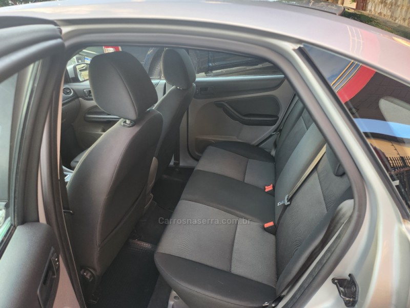 FOCUS 1.6 S SEDAN 16V FLEX 4P MANUAL - 2013 - VERANóPOLIS