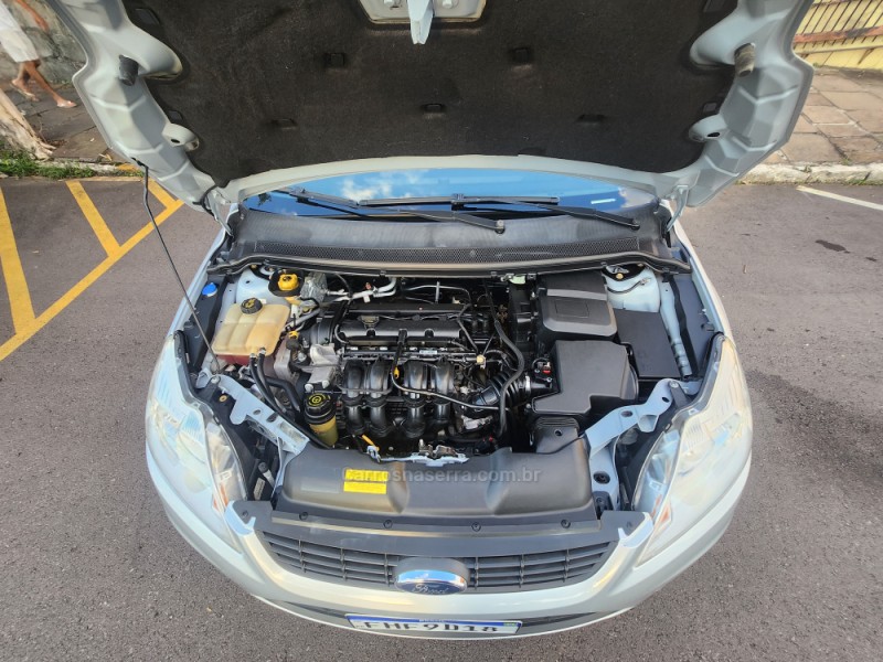 FOCUS 1.6 S SEDAN 16V FLEX 4P MANUAL - 2013 - VERANóPOLIS