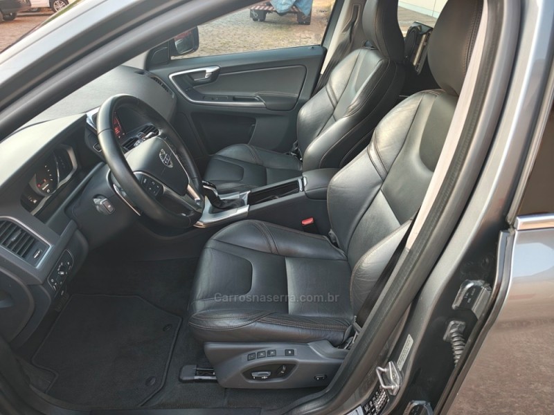 XC60 2.0 T5 MOMENTUM GASOLINA 4P AUTOMÁTICO - 2017 - GUAPORé