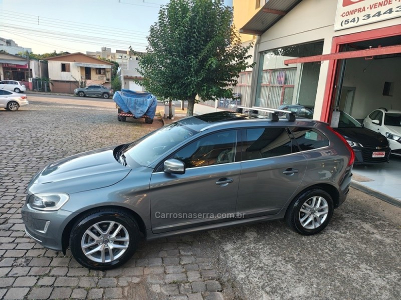 XC60 2.0 T5 MOMENTUM GASOLINA 4P AUTOMÁTICO - 2017 - GUAPORé