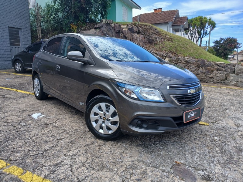ONIX 1.4 MPFI LT 8V FLEX 4P MANUAL - 2015 - FARROUPILHA