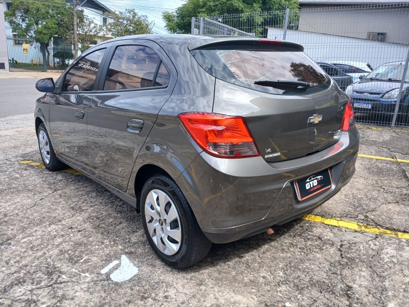 ONIX 1.4 MPFI LT 8V FLEX 4P MANUAL - 2015 - FARROUPILHA