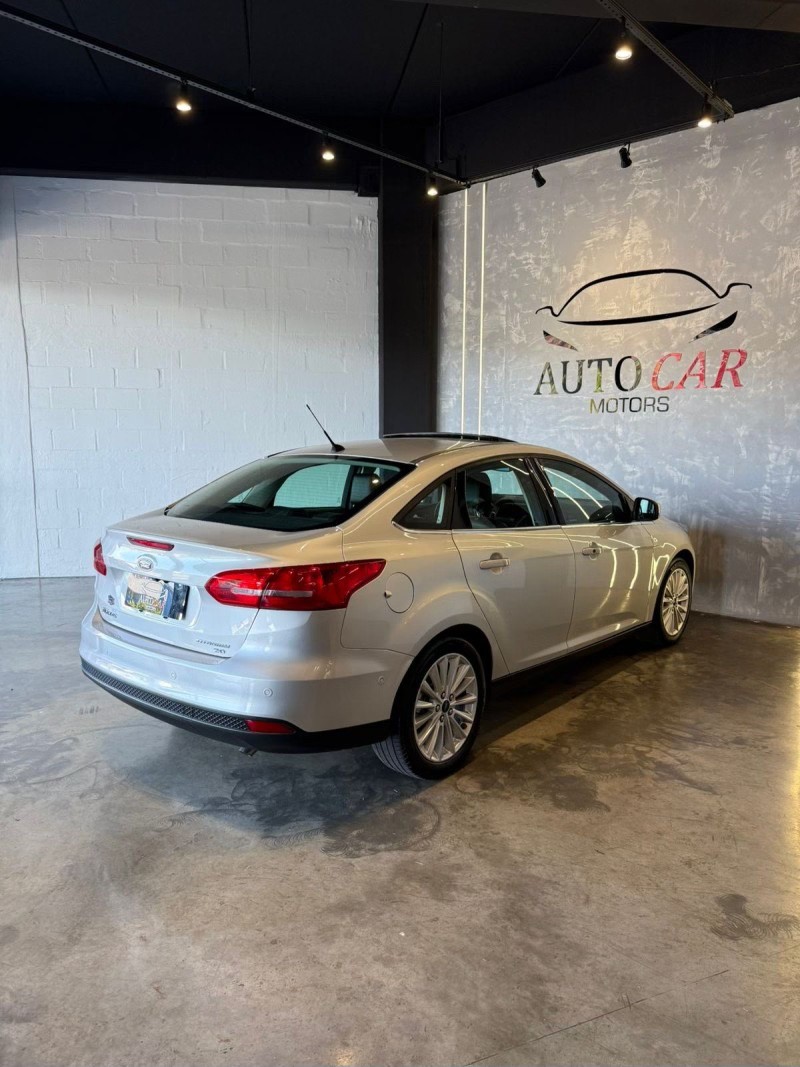 FOCUS 2.0 TITANIUM PLUS FASTBACK 16V FLEX 4P AUTOMÁTICO - 2017 - CAXIAS DO SUL