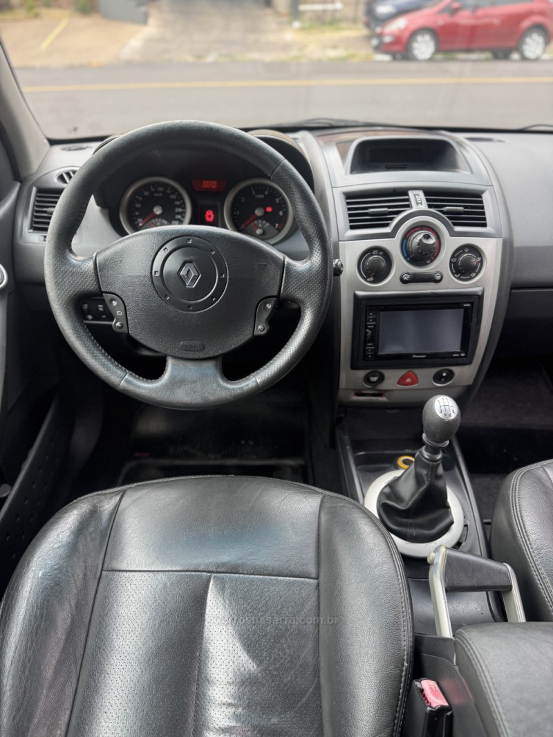 MÉGANE 2.0 DYNAMIQUE SEDAN 16V GASOLINA 4P MANUAL - 2009 - NOVO HAMBURGO