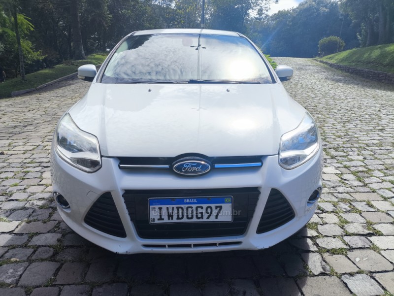 FOCUS 2.0 TITANIUM SEDAN 16V FLEX 4P AUTOMÁTICO - 2015 - FARROUPILHA