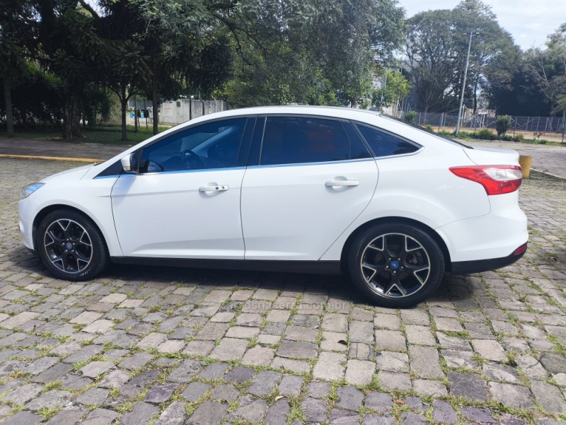 FOCUS 2.0 TITANIUM SEDAN 16V FLEX 4P AUTOMÁTICO - 2015 - FARROUPILHA