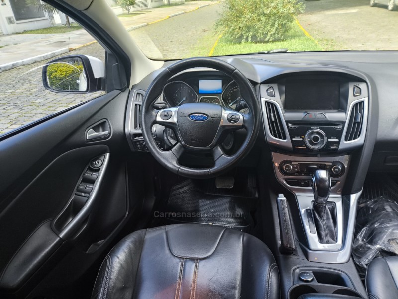 FOCUS 2.0 TITANIUM SEDAN 16V FLEX 4P AUTOMÁTICO - 2015 - FARROUPILHA