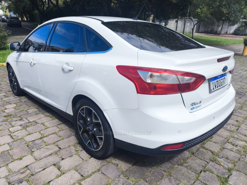 FOCUS 2.0 TITANIUM SEDAN 16V FLEX 4P AUTOMÁTICO - 2015 - FARROUPILHA