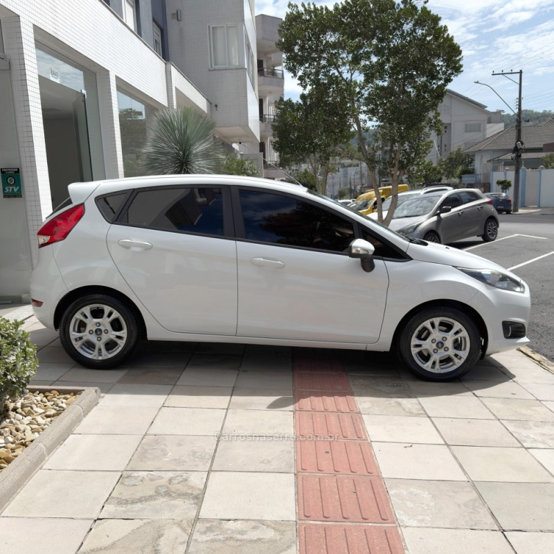 FIESTA 1.5 SE HATCH 16V FLEX 4P MANUAL - 2016 - FLORES DA CUNHA