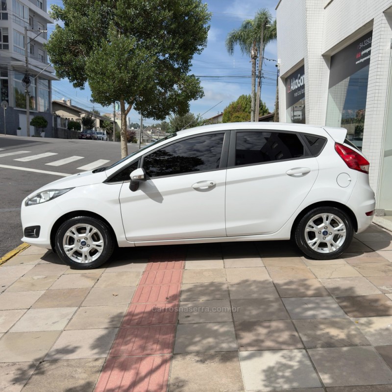 FIESTA 1.5 SE HATCH 16V FLEX 4P MANUAL - 2016 - FLORES DA CUNHA