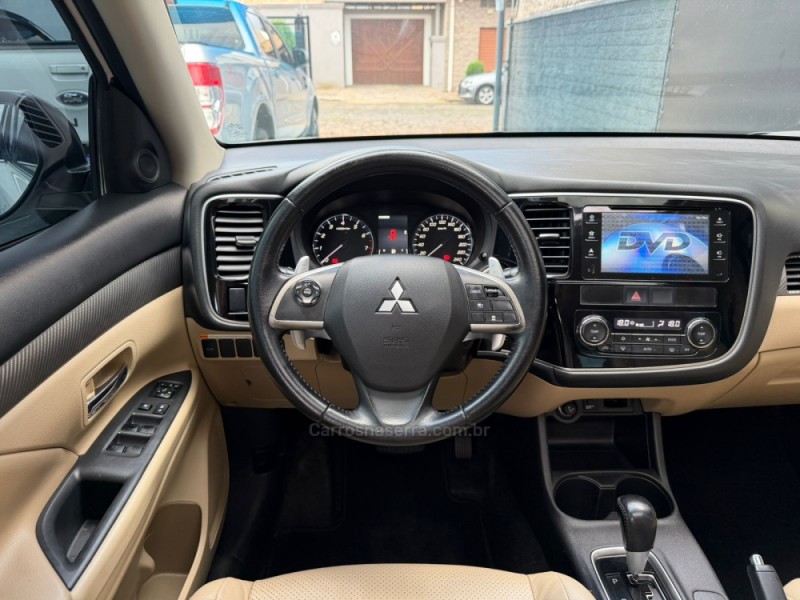 OUTLANDER 3.0 4X4 V6 24V GASOLINA 4P AUTOMÁTICO - 2015 - ESTâNCIA VELHA