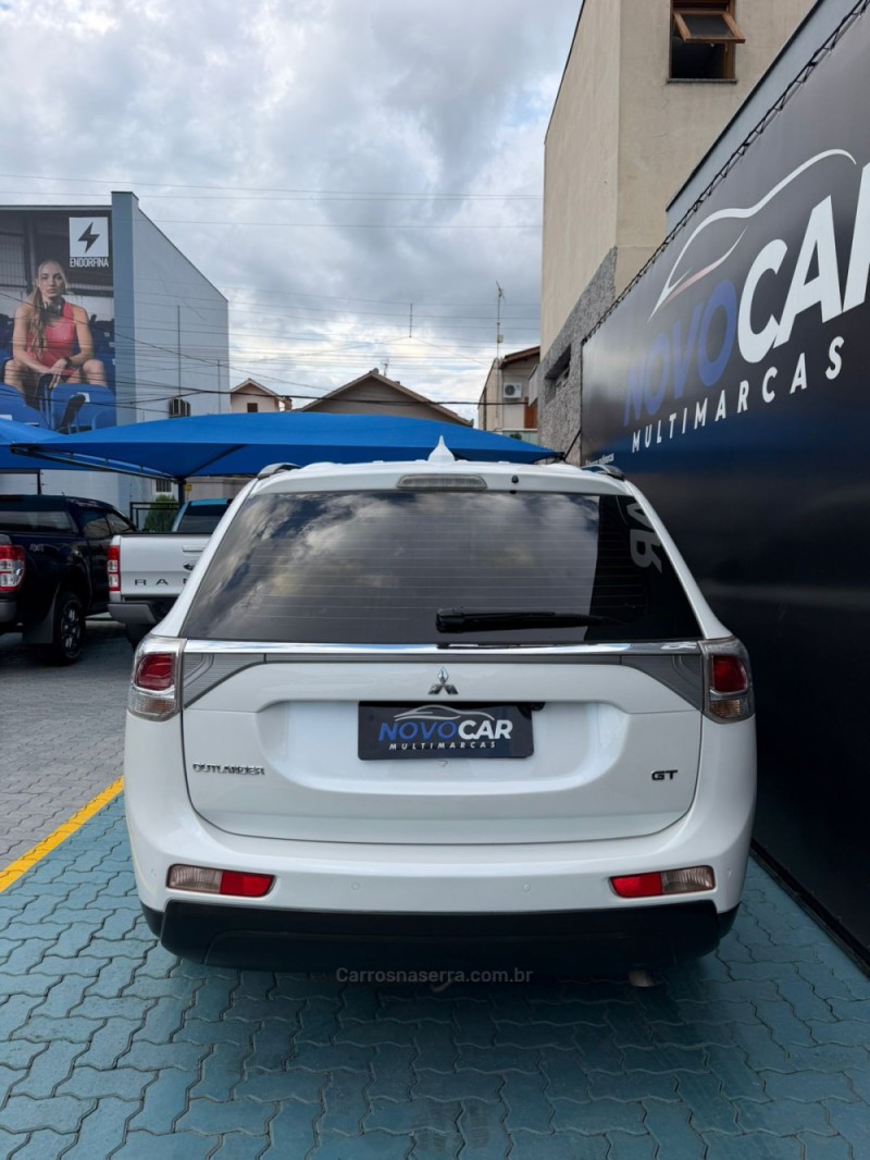 OUTLANDER 3.0 4X4 V6 24V GASOLINA 4P AUTOMÁTICO - 2015 - ESTâNCIA VELHA