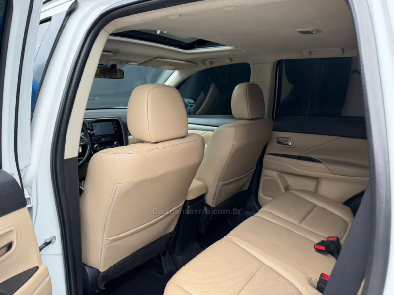 OUTLANDER 3.0 4X4 V6 24V GASOLINA 4P AUTOMÁTICO - 2015 - ESTâNCIA VELHA