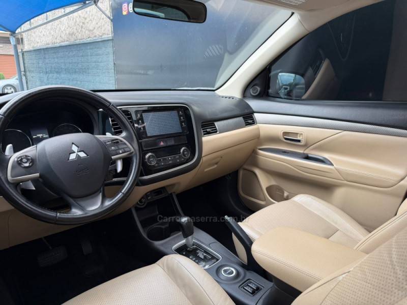 OUTLANDER 3.0 4X4 V6 24V GASOLINA 4P AUTOMÁTICO - 2015 - ESTâNCIA VELHA