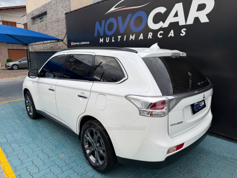 OUTLANDER 3.0 4X4 V6 24V GASOLINA 4P AUTOMÁTICO - 2015 - ESTâNCIA VELHA
