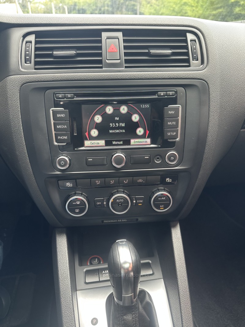 JETTA 2.0 COMFORTLINE FLEX 4P TIPTRONIC - 2013 - NOVA PRATA