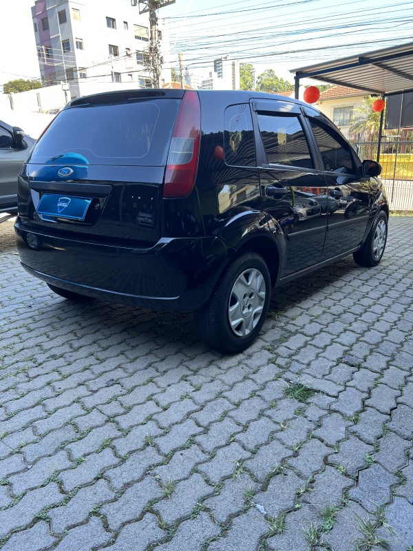 FIESTA 1.0 MPI PERSONNALITÉ 8V GASOLINA 4P MANUAL - 2006 - CAXIAS DO SUL