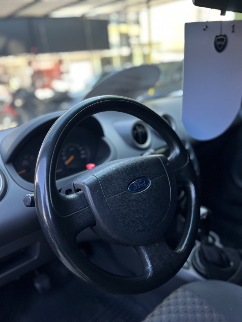 FIESTA 1.0 MPI PERSONNALITÉ 8V GASOLINA 4P MANUAL - 2006 - CAXIAS DO SUL