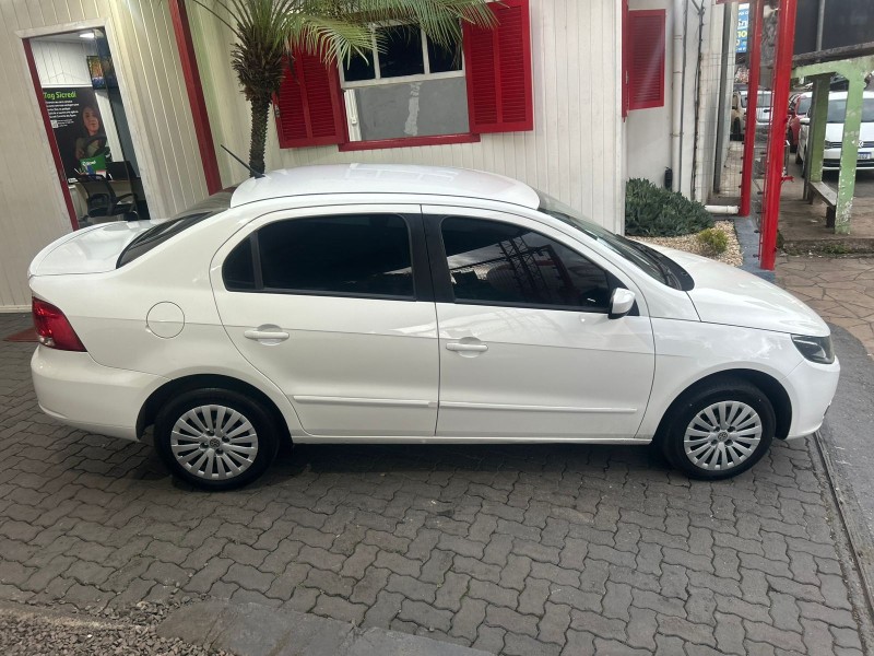 VOYAGE 1.6 MI 8V FLEX 4P MANUAL - 2010 - TRêS COROAS