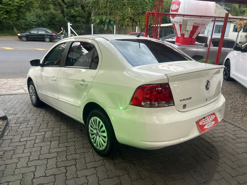 VOYAGE 1.6 MI 8V FLEX 4P MANUAL - 2010 - TRêS COROAS