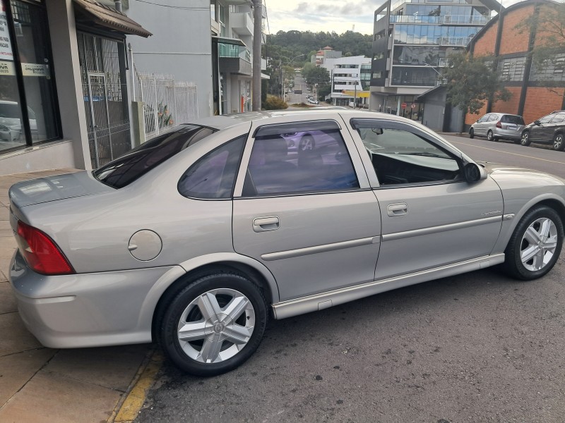 VECTRA 2.0 MPFI EXPRESSION 8V 140CV FLEX 4P MANUAL - 2005 - FLORES DA CUNHA