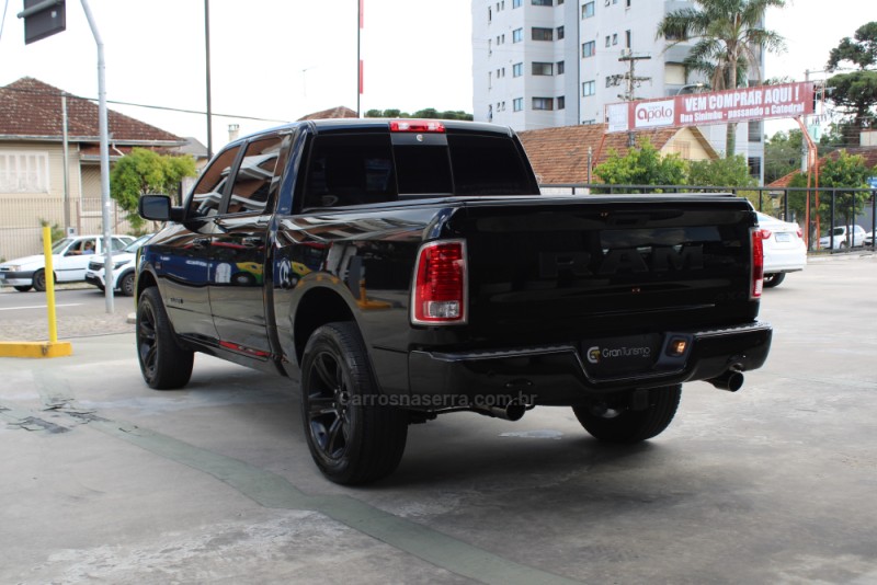 CLASSIC 5.7 LARAMIE V8 HEMI 4P GASOLINA AUTOMÁTICA - 2022 - CAXIAS DO SUL