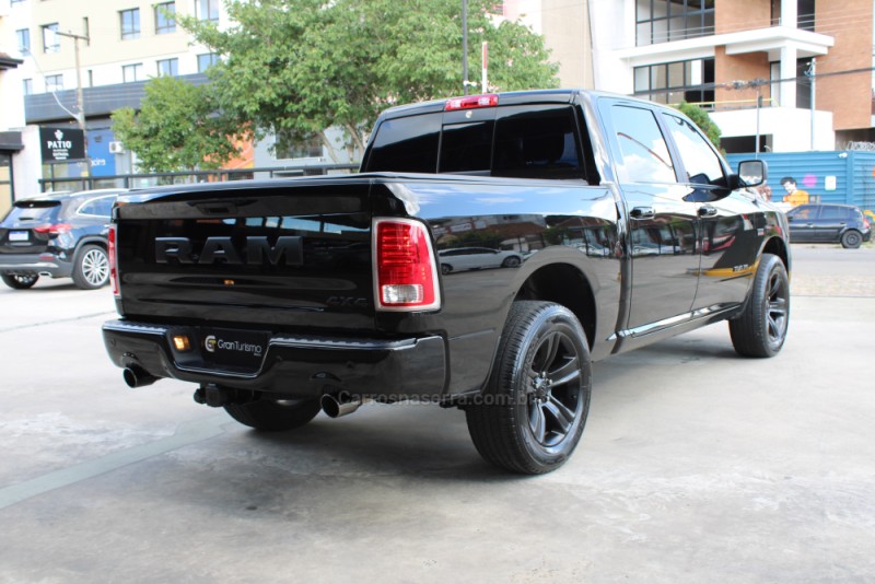 CLASSIC 5.7 LARAMIE V8 HEMI 4P GASOLINA AUTOMÁTICA - 2022 - CAXIAS DO SUL