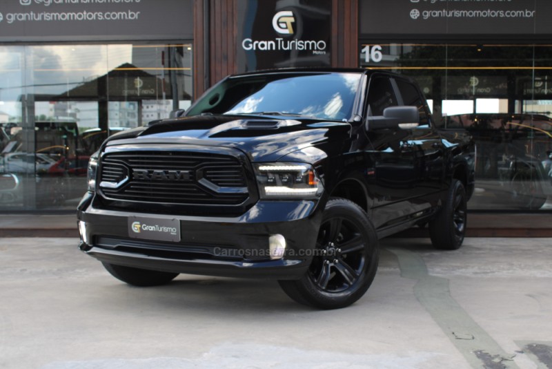 classic 5.7 laramie v8 hemi 4p gasolina automatica 2022 caxias do sul