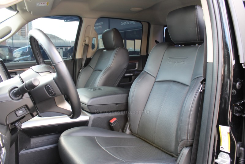 CLASSIC 5.7 LARAMIE V8 HEMI 4P GASOLINA AUTOMÁTICA - 2022 - CAXIAS DO SUL