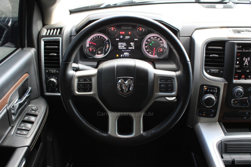 CLASSIC 5.7 LARAMIE V8 HEMI 4P GASOLINA AUTOMÁTICA - 2022 - CAXIAS DO SUL